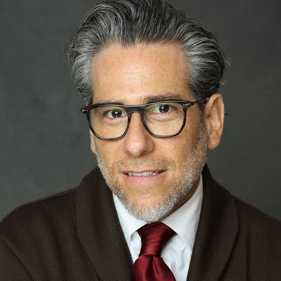 Headshot of Sasha Strauss